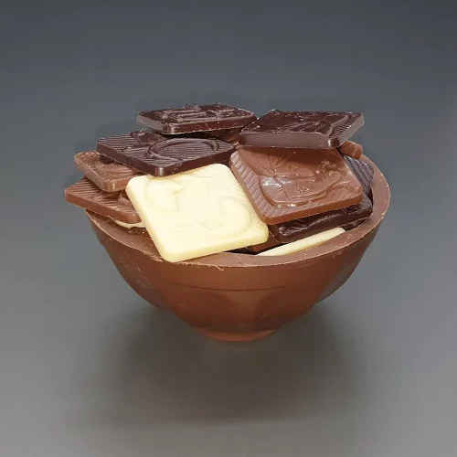 Bol chocolat lait rempli de signes astro Bol chocolat lait rempli de signes astrologiques