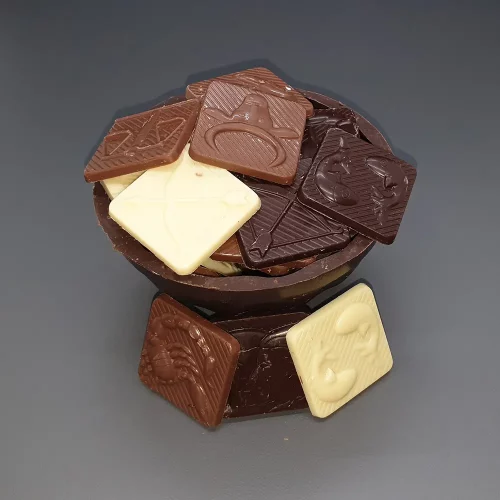 Bol chocolat noir rempli de signes astro Bol chocolat noir rempli de signes astro